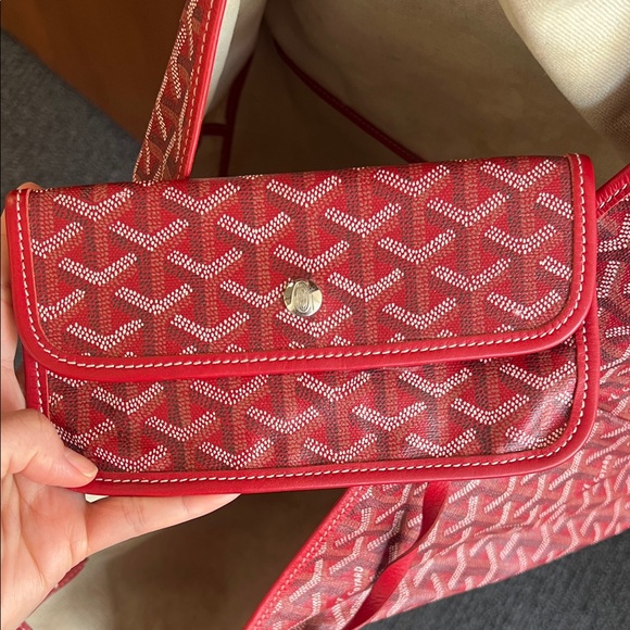 Pre-owned Saint Louis Tote GM
Color: Red / Burgundy tones - Picture 10 of 10